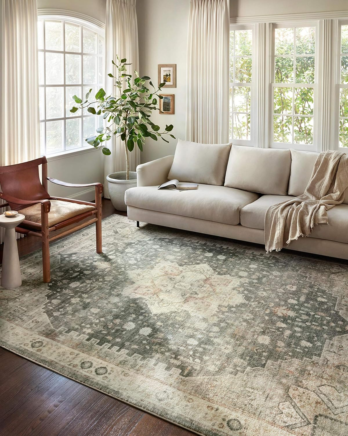 Loloi II Rosette Oriental Traditional Area Rug, Off-White, 5'.0" x 7'.6"