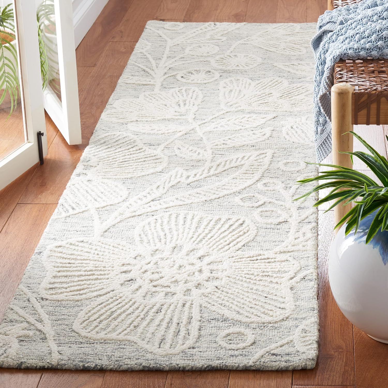 Ivory and Grey Handmade Floral Wool Tufted Rug