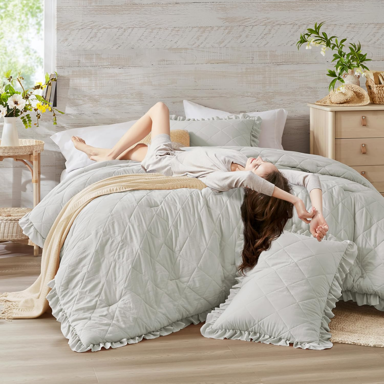 Ruffle Edge Comforter Set - Full/Queen Gray, Farmhouse All-Season 3 PCS Bedding Set with Modern Neutral Design for Easy Care Bedrooms