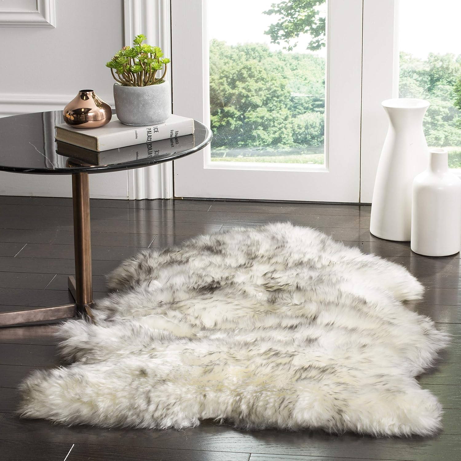 SAFAVIEH Sheep Skin Tiana Sheep Skin Area Rug, Ivory/Smoke Grey, 2' x 3' Specialty