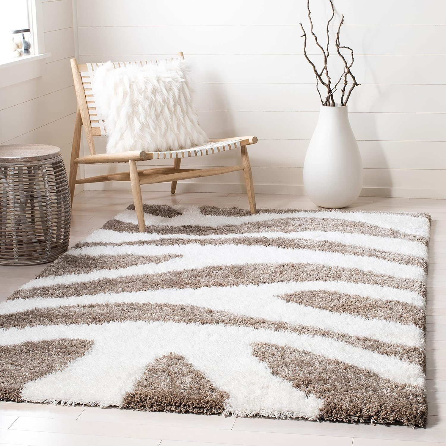 SAFAVIEH Barcelona Shag Collection Area Rug - 9' x 12', Ivory & Silver, Handmade Abstract, 1.75-inch Thick Ideal for High Traffic Areas in Living Room, Bedroom (BSG321A)