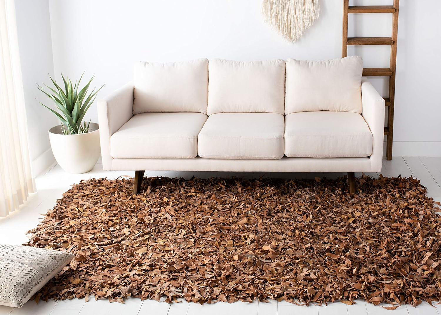 SAFAVIEH Leather Shag Collection Accent Rug - 4' x 6', Grey, Hand-Knotted Modern Leather, Ideal for High Traffic Areas in Entryway, Living Room, Bedroom (LSG511N)
