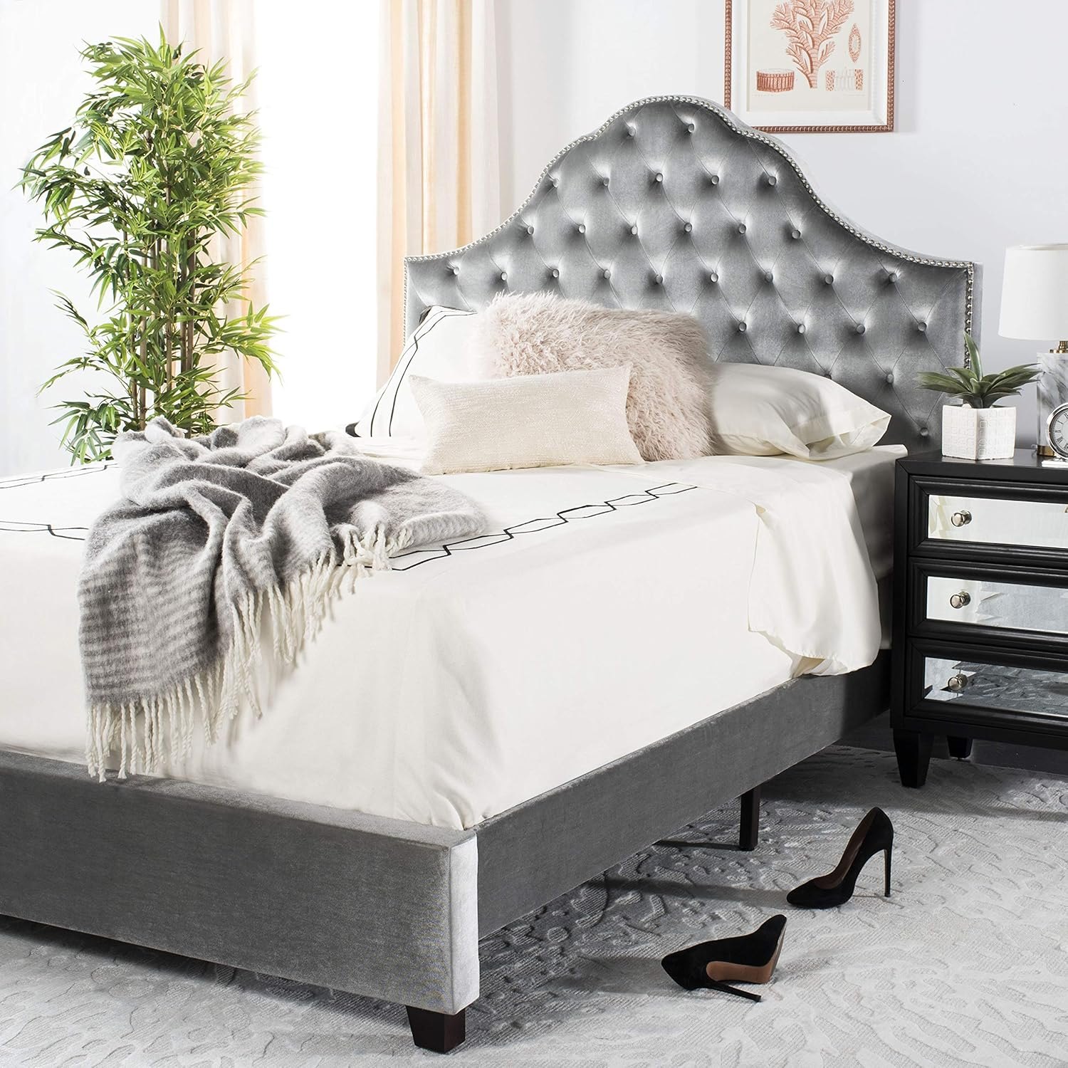 SAFAVIEH Beckham Modern Glam Tufted Headboard with Nail Heads, Queen, Light Grey