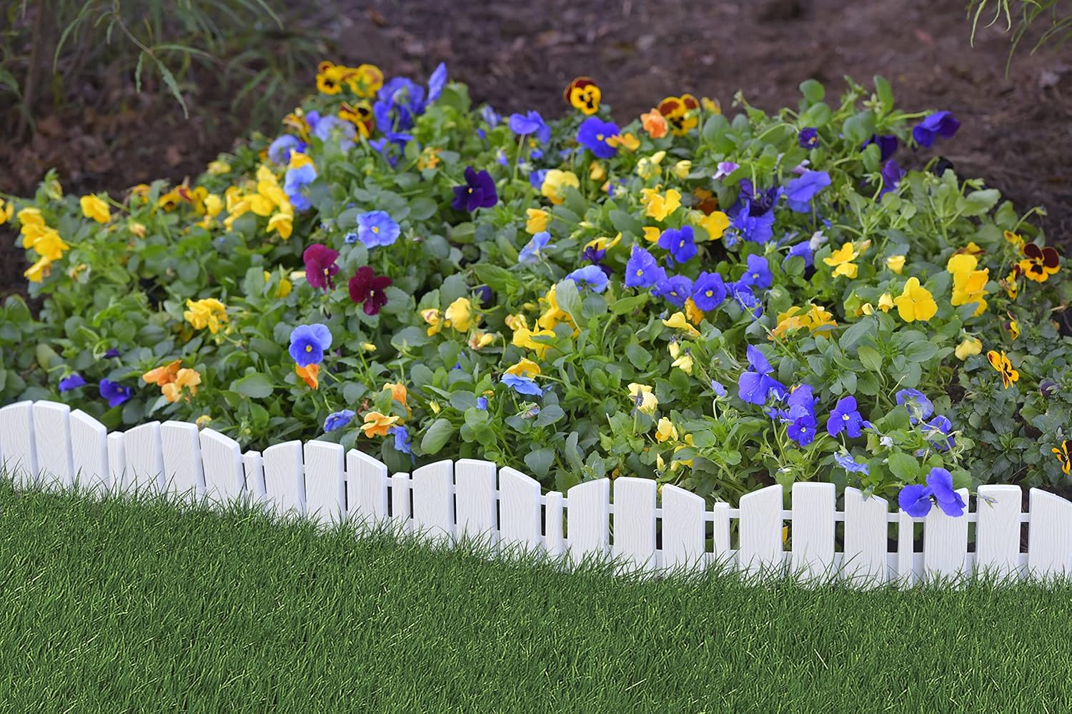 EasyFlex No-Dig Landscape Edging with Anchoring Spikes, 4.5 in. Tall Decorative Adirondack Wood-Look Fence Garden Border, 15 Foot Kit, White (3600WT-15C-6)