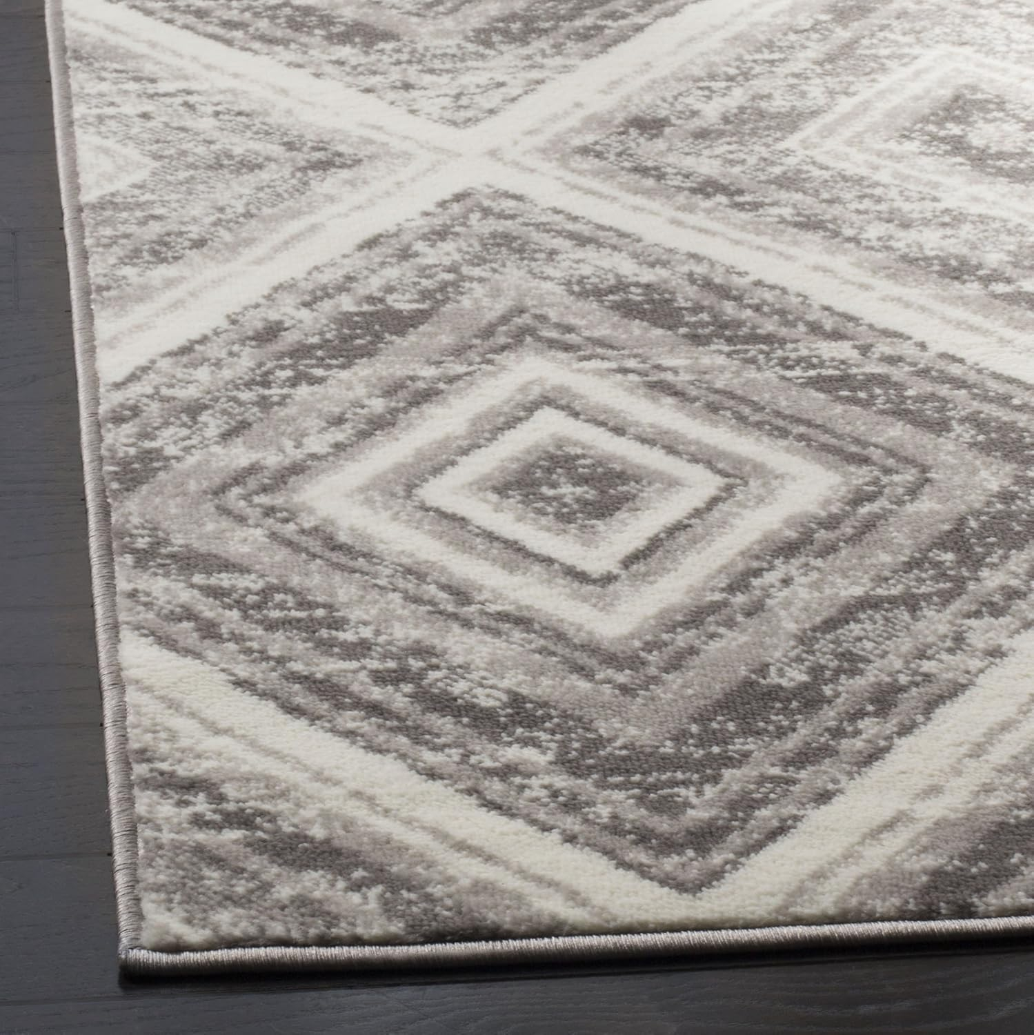 Safavieh Skyler Cuthbert Geometric Area Rug Or Runner