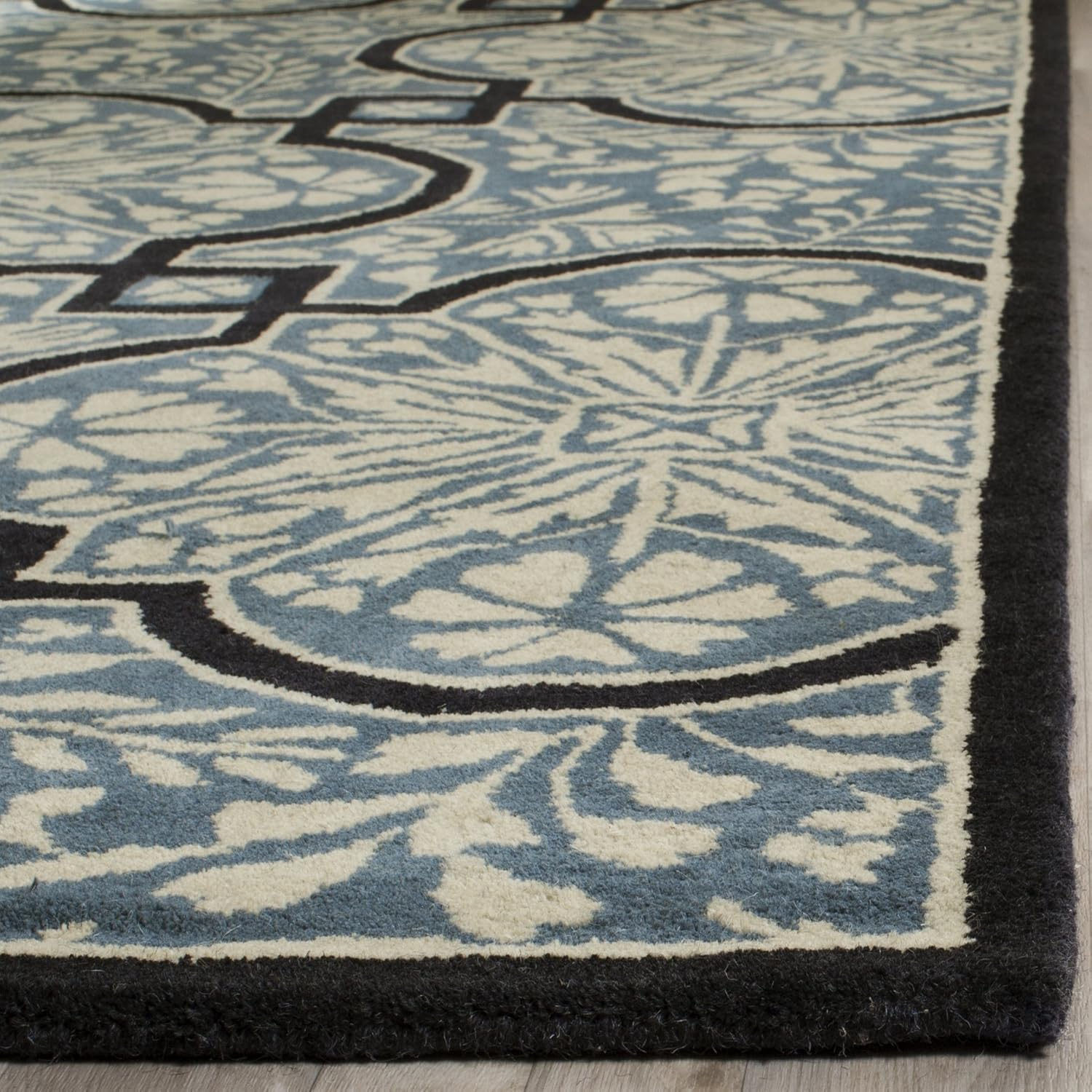 Handmade Tufted Red Wool 4' x 6' Area Rug