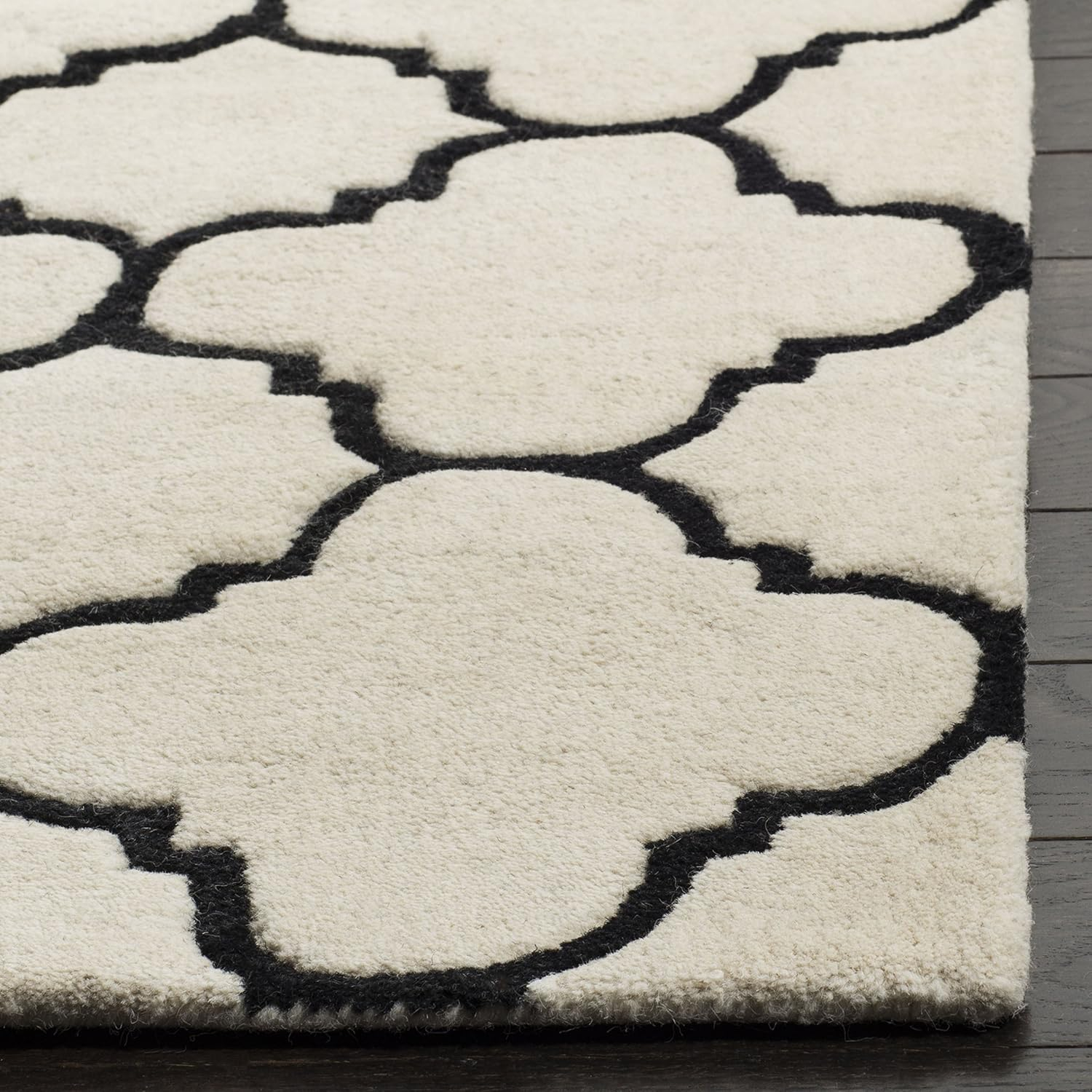 SAFAVIEH Chatham Jacob Geometric Wool Runner Rug, Ivory/Black, 2'3" x 9'