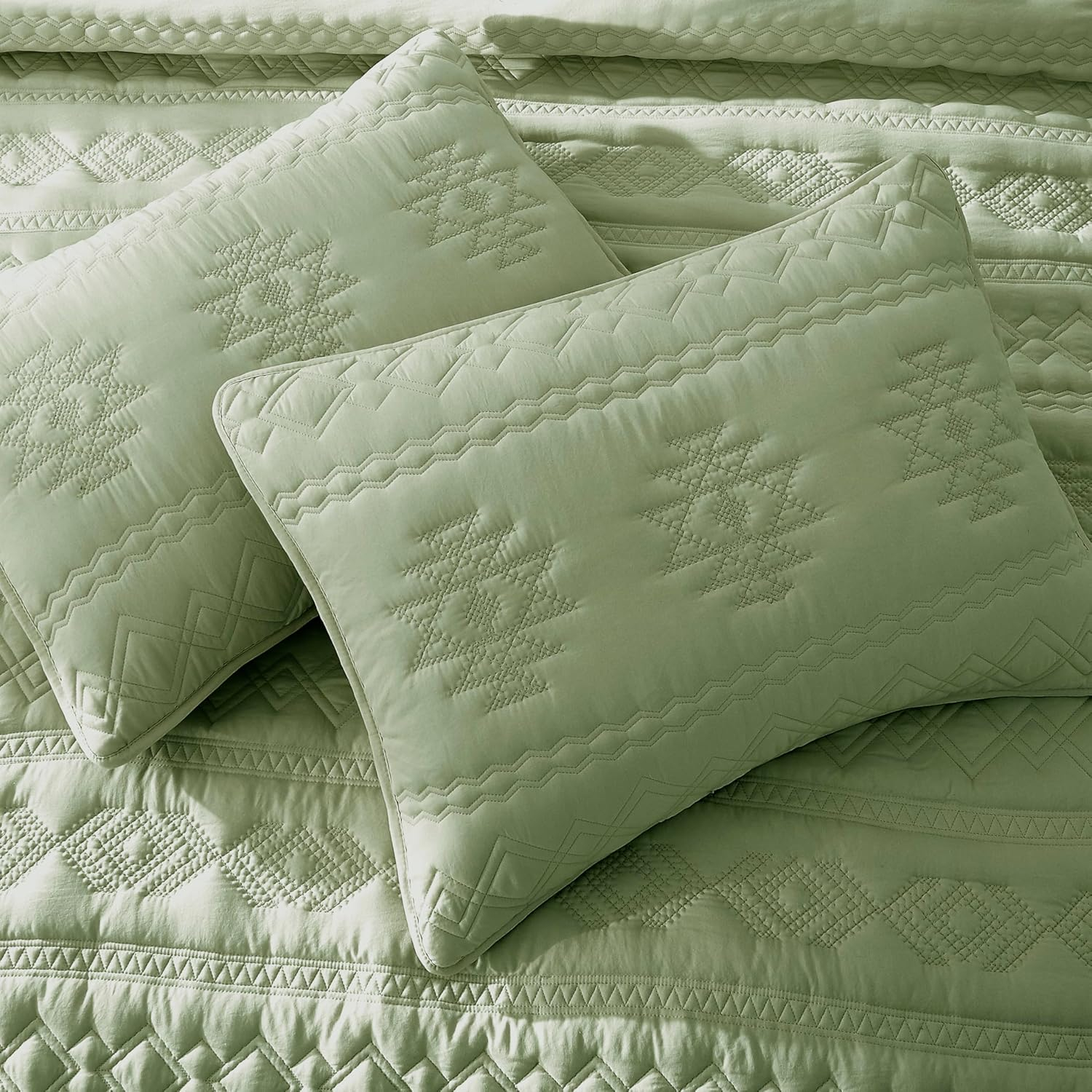 WDCOZY Boho Sage Green Quilts Queen Size Bedding Sets with 2 Pillow Shams, Farmhouse Lightweight Soft Bedspread Coverlet for All Season, 3 Pieces, 90x90 inches