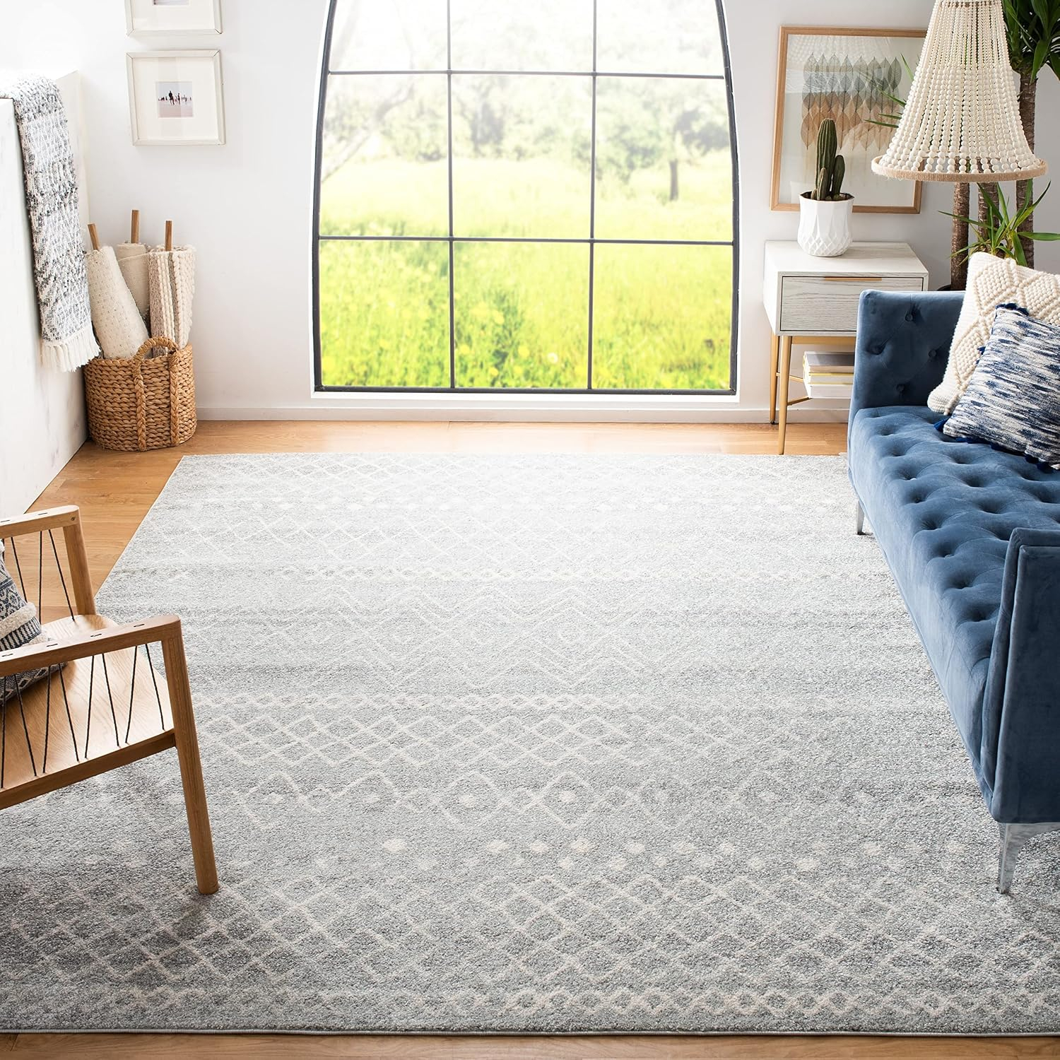 SAFAVIEH Madison Hannah Geometric Area Rug, Silver/Ivory, 9' x 12'