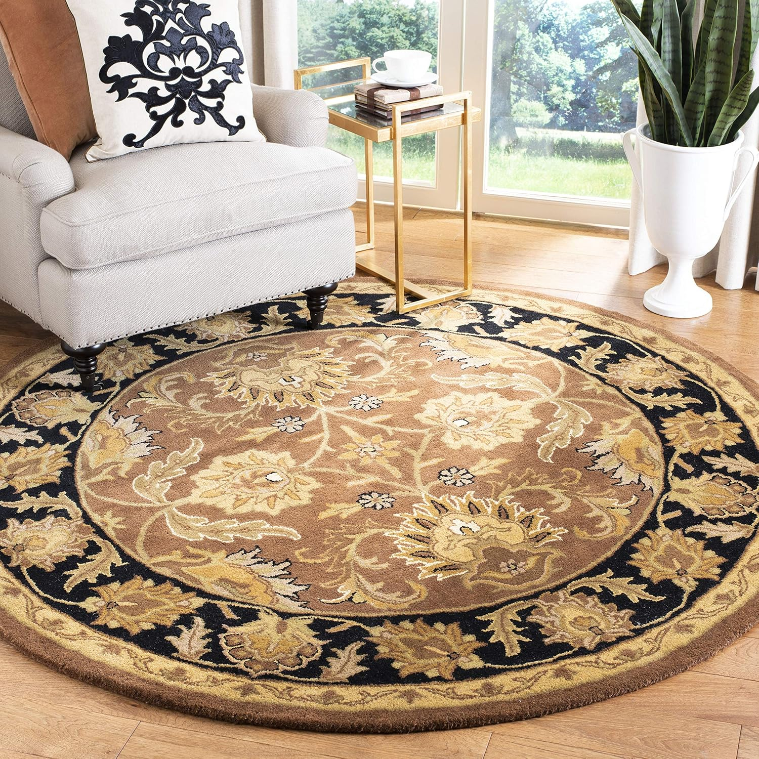 SAFAVIEH Classic Shanelle Traditional Wool Area Rug, Rust/Black, 6' x 6' Round