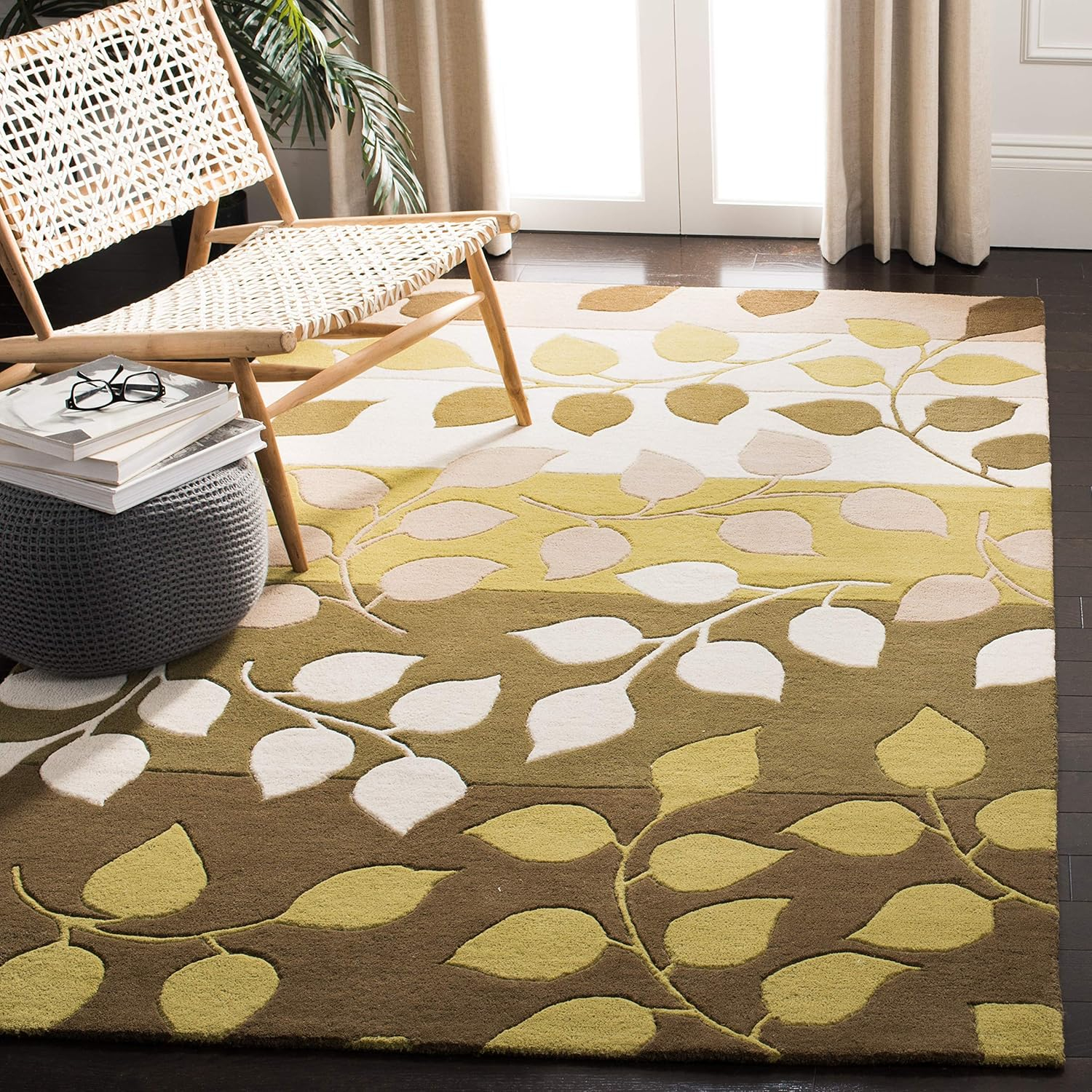 SAFAVIEH Soho Martha Floral Wool Area Rug, Green/Beige, 5' x 8'