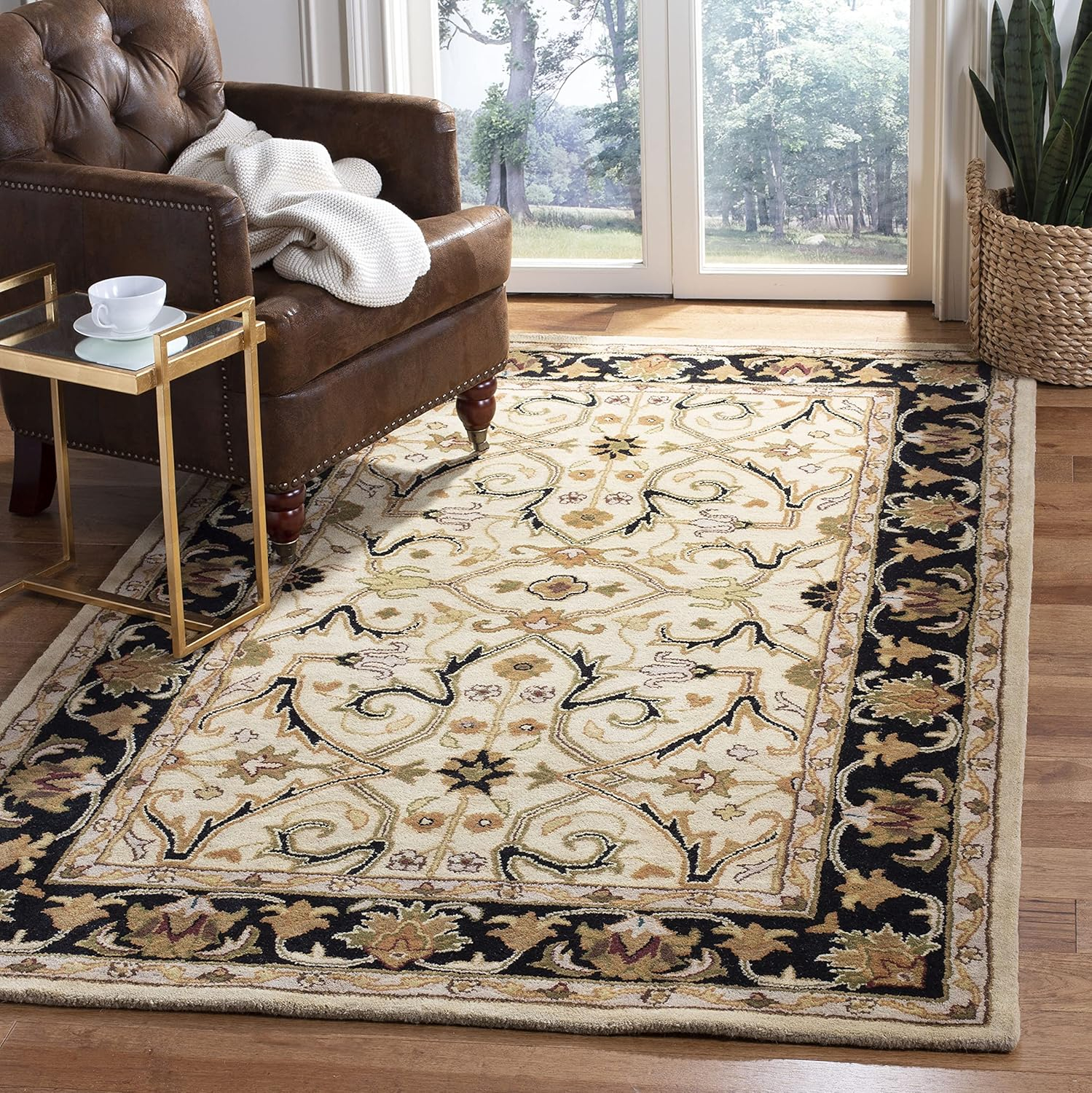 SAFAVIEH Heritage Oslo Traditional Wool Area Rug, Ivory/Black, 5' x 8'