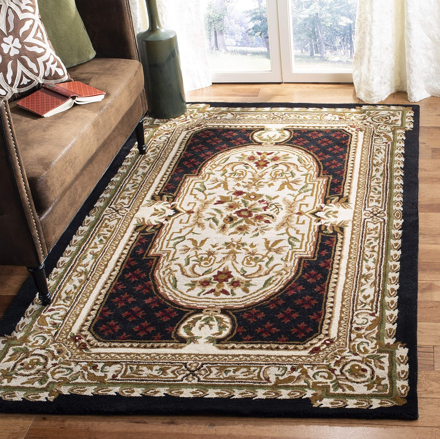 SAFAVIEH Classic Flanagan Floral Bordered Wool Area Rug, Black, 3' x 5'