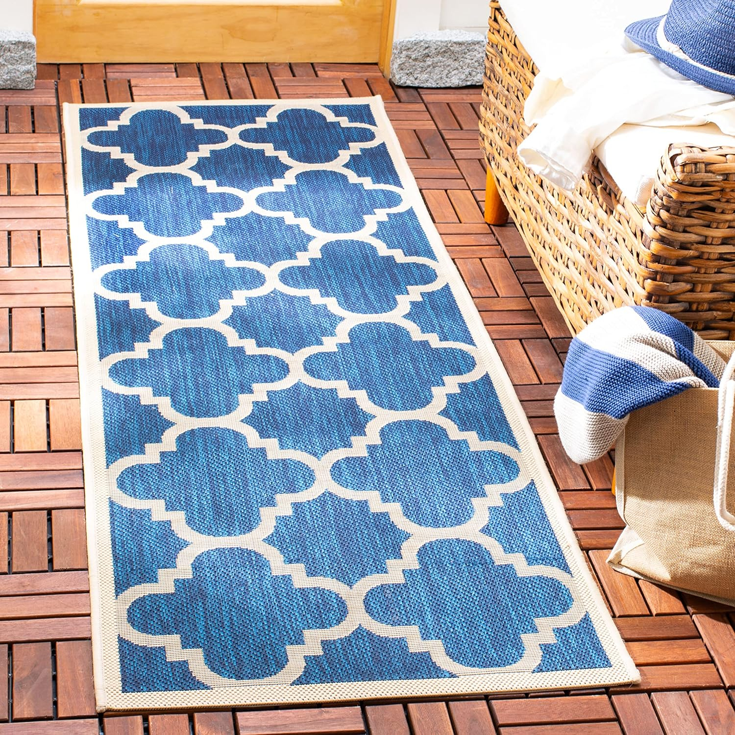 Safavieh Courtyard Becky Quatrefoil Indoor/Outdoor Runner Rug, 2'3" x 14', Navy/Beige