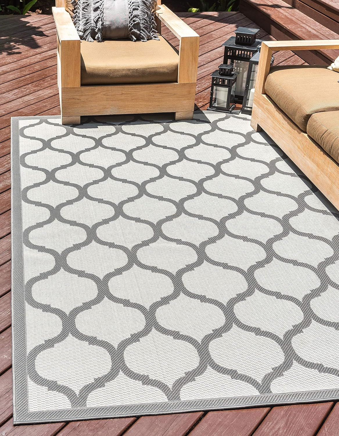 Elegant Gray Lattice Outdoor 3x5 Area Rug - Stain-resistant and Pet-friendly