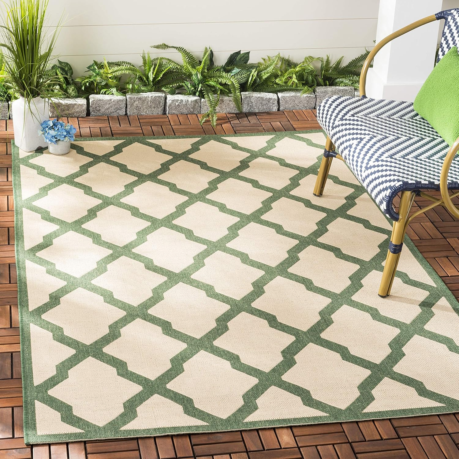 SAFAVIEH Beach House Loraine Trellis Indoor/Outdoor Area Rug Cream/Green, 5'3" x 7'6"