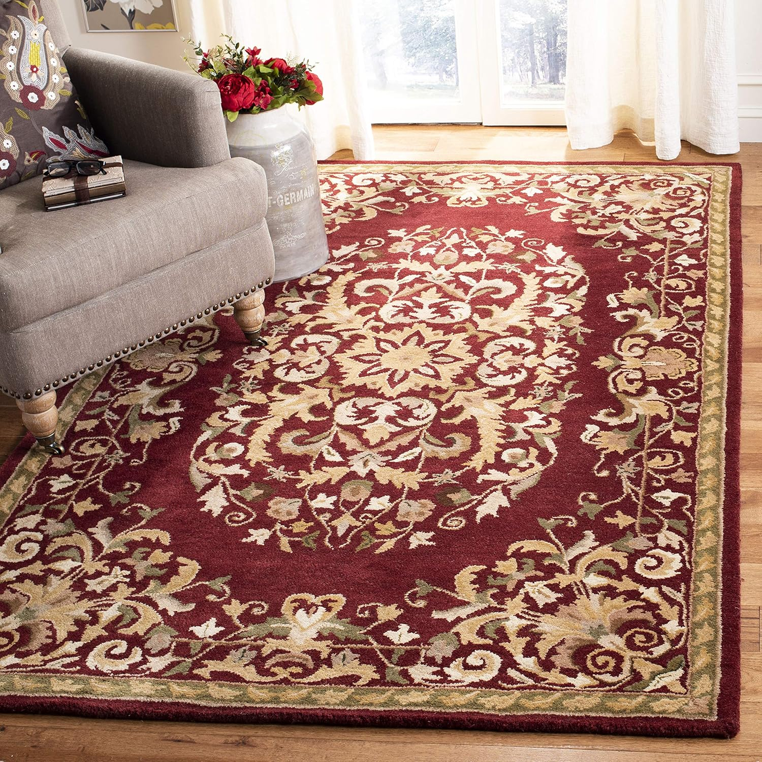 SAFAVIEH Heritage Cleves Traditional Wool Area Rug, Red, 6' x 9'