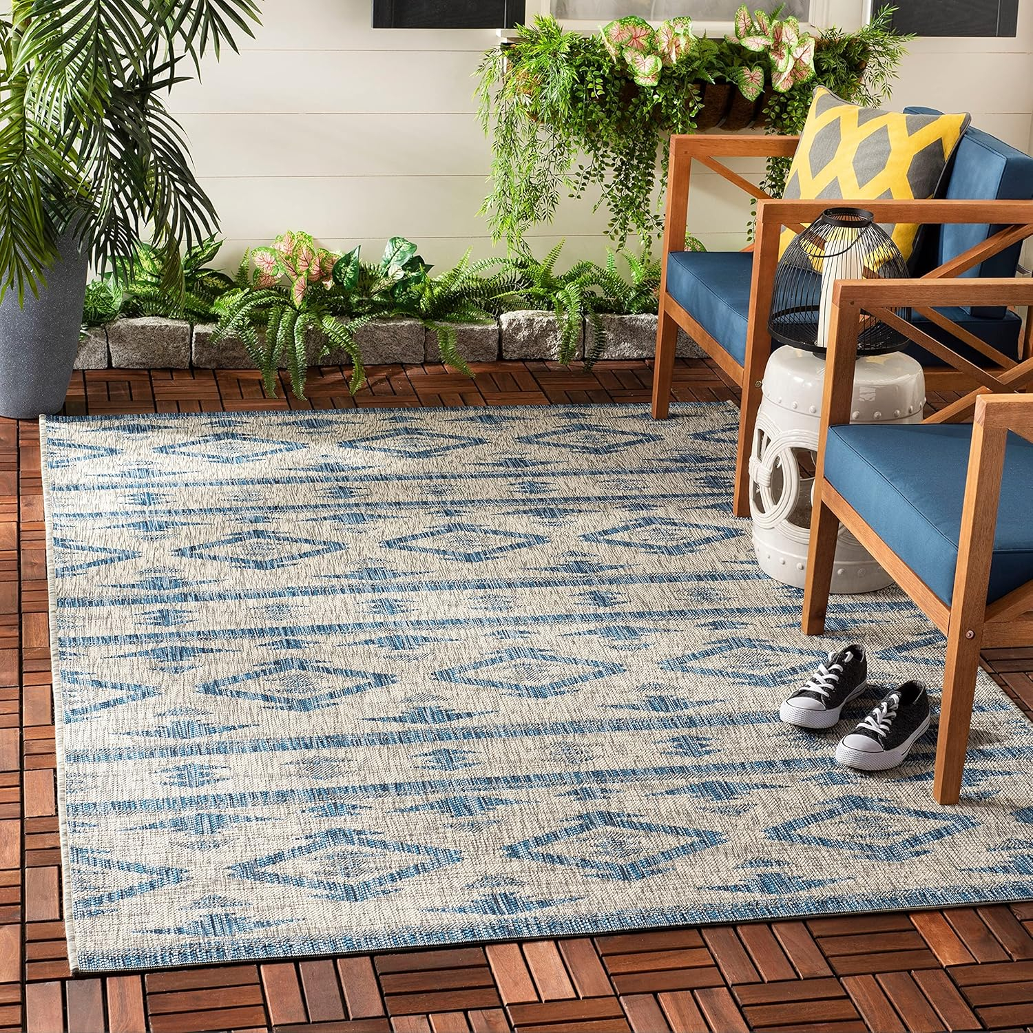 Safavieh Courtyard Tempe 9 x 12 (ft) Loomed Polypropylene Gray/Navy Rectangular Indoor/Outdoor Distressed/Overdyed Coastal Area rug