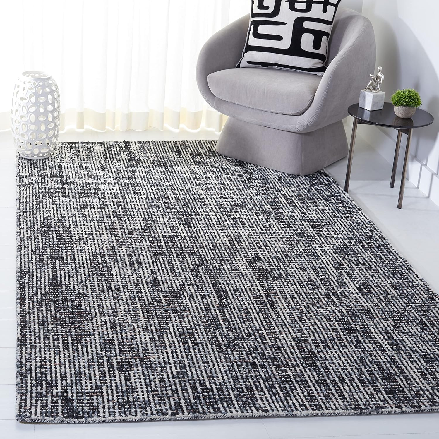 Safavieh Abstract 6'-0" x 8'-0" Wool Hand Tufted Rug in Black / Gray