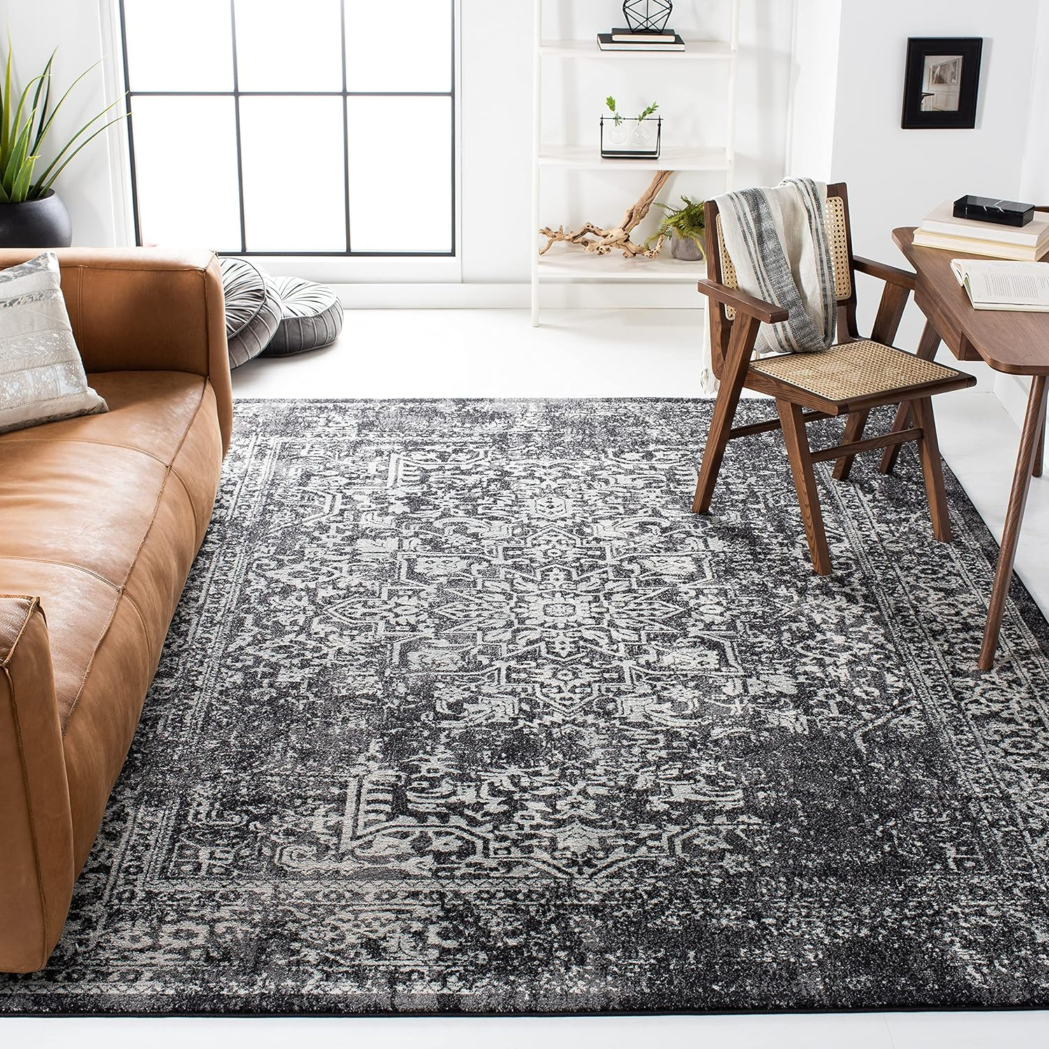 SAFAVIEH Evoke Trena Traditional Distressed Area Rug, Black/Grey, 9' x 12'