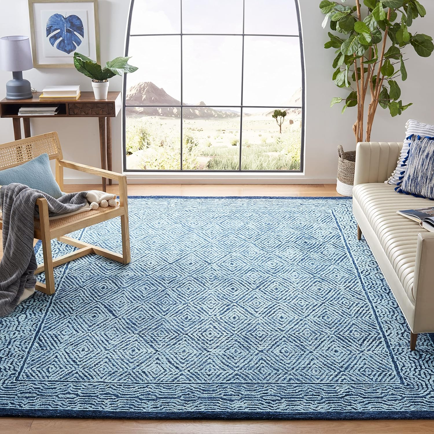 SAFAVIEH Capri Collection Accent Rug - 4' x 6', Navy, Handmade Wool, Ideal for High Traffic Areas in Entryway, Living Room, Bedroom (CPR217N)
