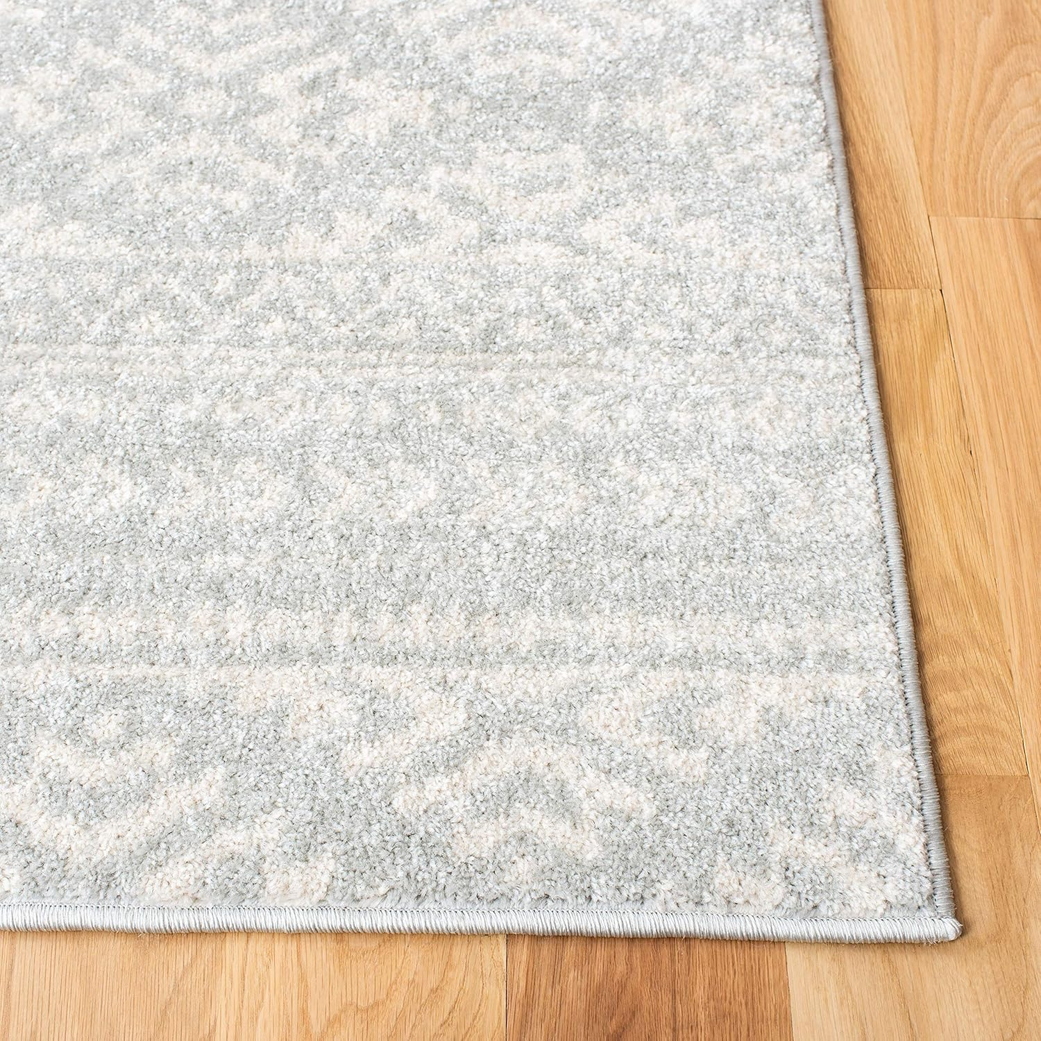 SAFAVIEH Tulum Lakisha Distressed Southwestern Area Rug, 9' x 12', Light Grey/Ivory