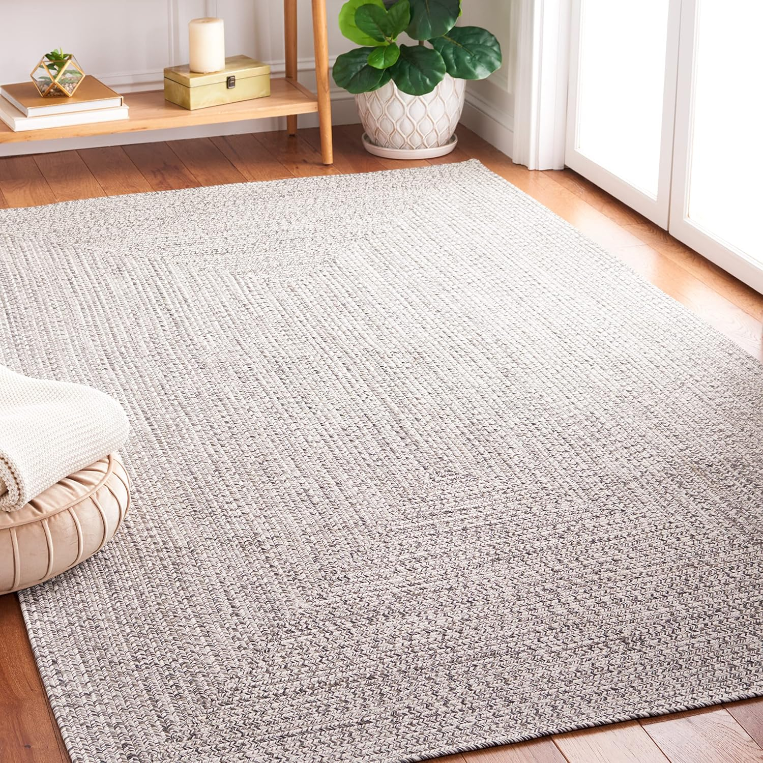 SAFAVIEH Braided Collection Area Rug - 5' x 8', Grey & Ivory, Handmade Farmhouse, Ideal for High Traffic Areas in Living Room, Bedroom (BRA201F)