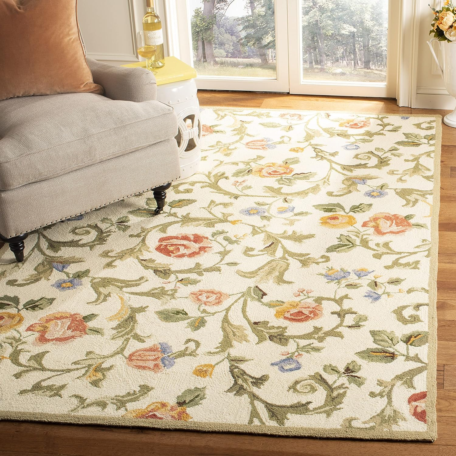SAFAVIEH Chelsea Georgiana Floral Wool Area Rug, Ivory, 2'9" x 4'9"