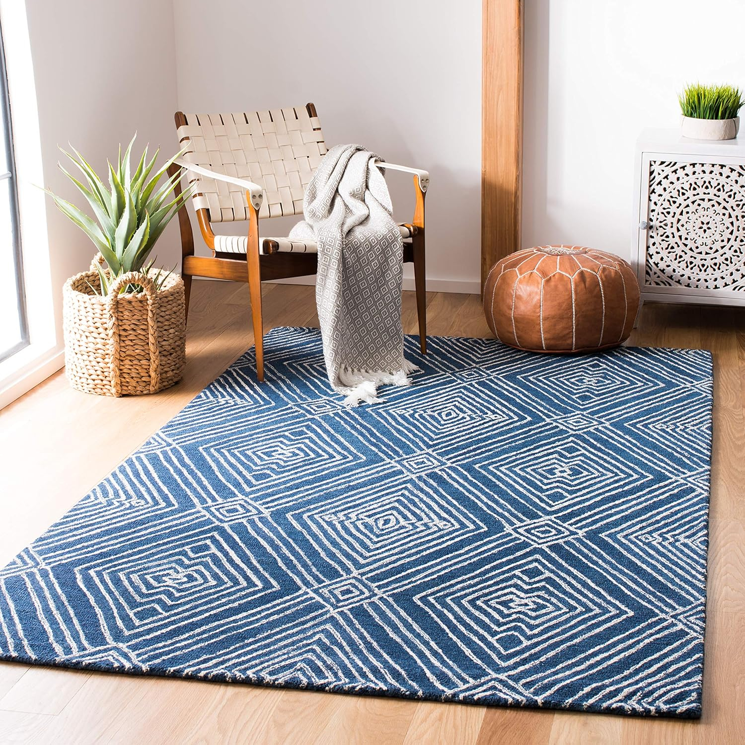 SAFAVIEH Micro-Loop Colton Geometric Diamonds Area Rug, Navy/Ivory, 8' x 10'