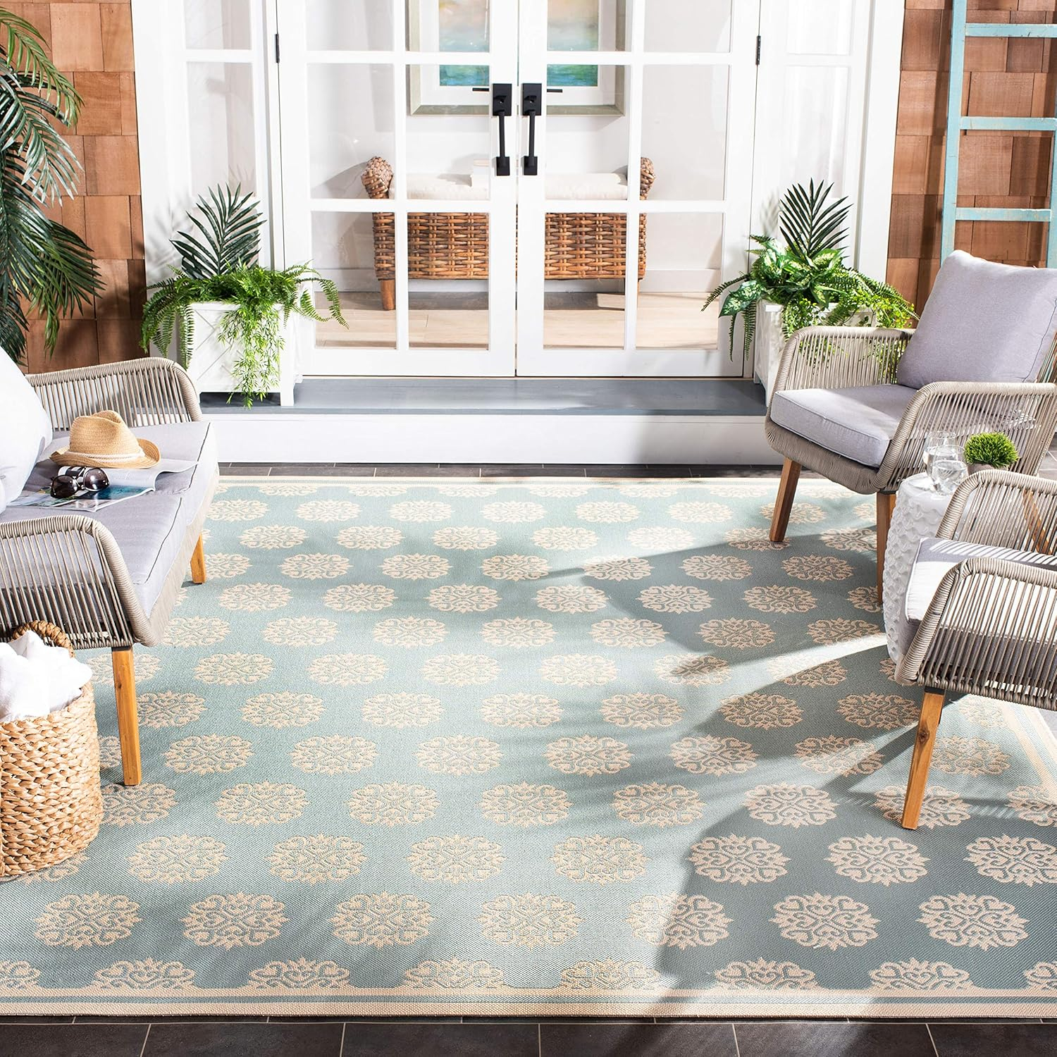 SAFAVIEH Beach House Callahan Geometric Indoor/Outdoor Area Rug Blue/Cream, 7'10" x 10'