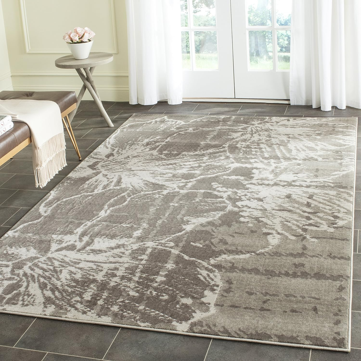 Ivory and Grey Floral Synthetic Area Rug, 5'2" x 7'6"