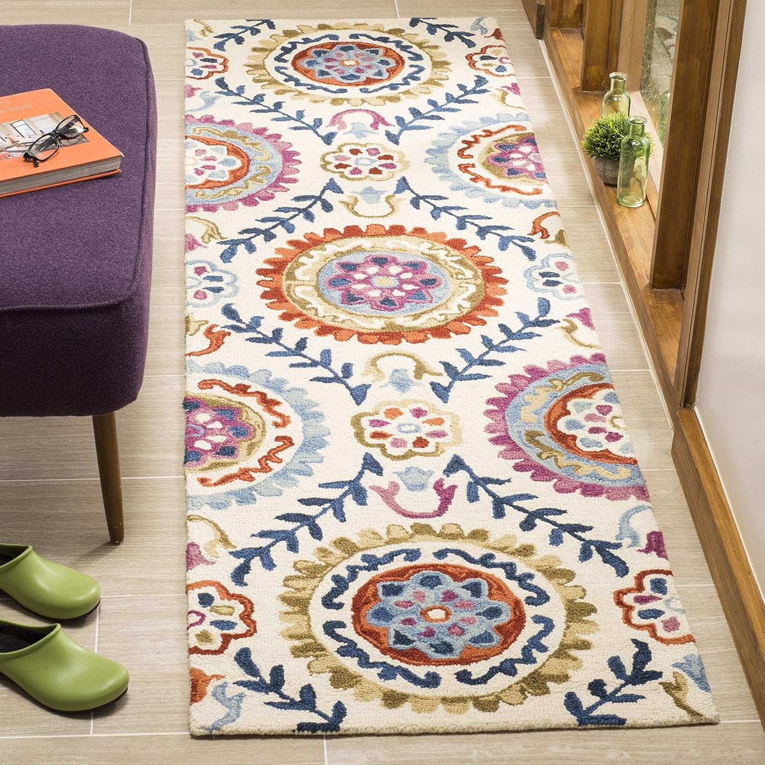 SAFAVIEH Suzani SZN374B Hand-hooked Ivory / Multi Rug