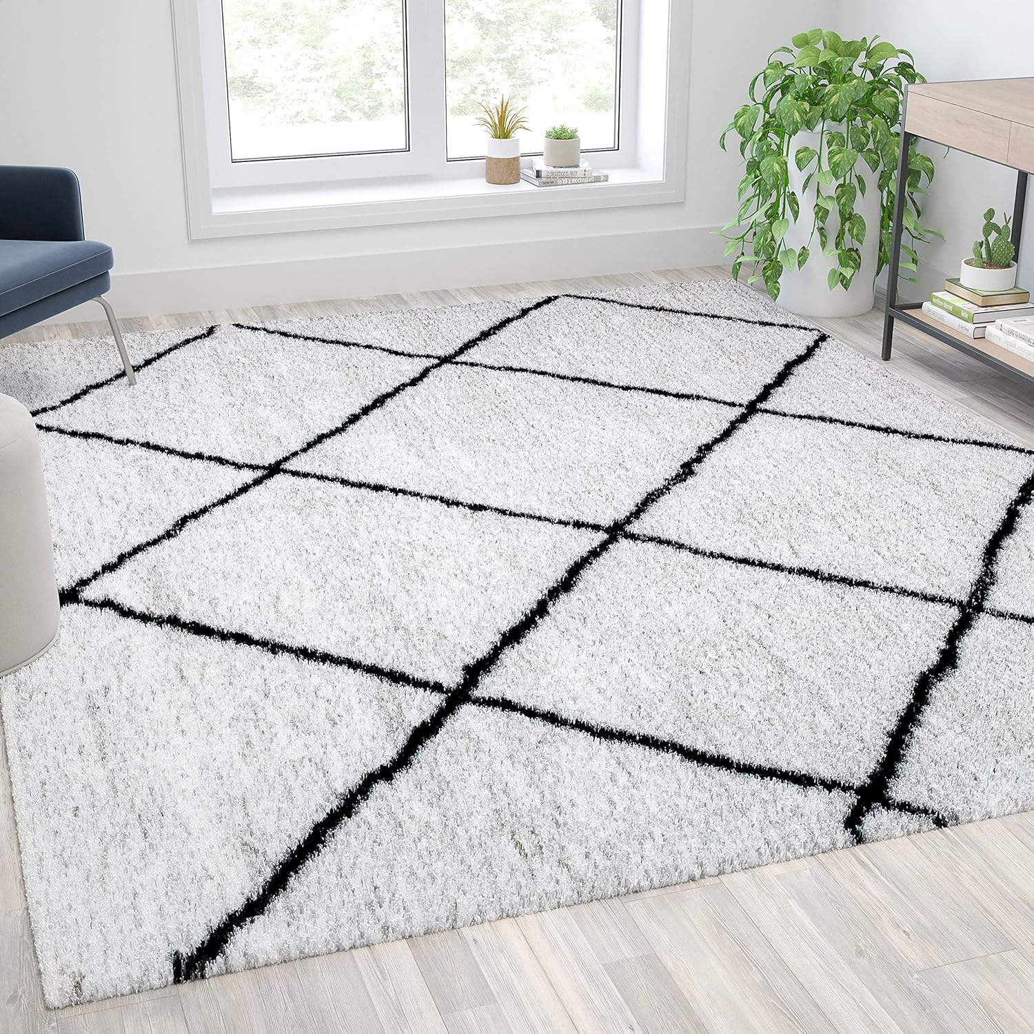 Handmade Off-White Diamond Shag 8' x 10' Area Rug