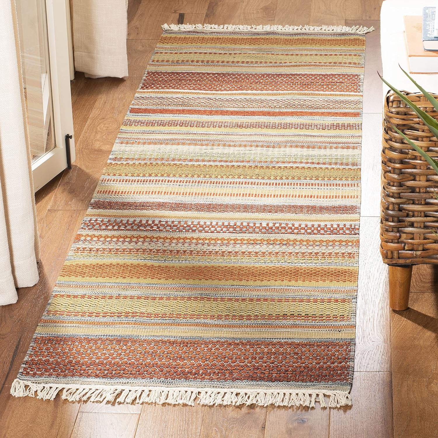 SAFAVIEH Striped Kilim STK311A Handwoven Beige Rug