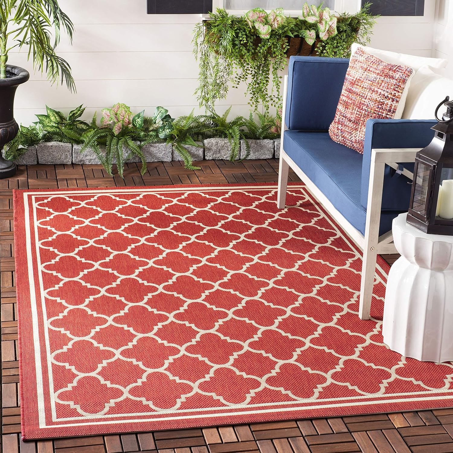 SAFAVIEH Courtyard Alina Geometric Quatrefoil Indoor/Outdoor Area Rug, Red/Bone, 2'7" x 5'