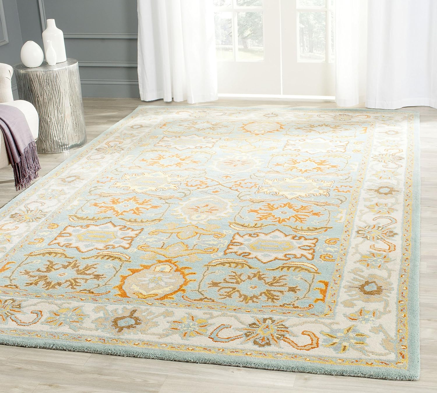 SAFAVIEH Heritage Giles Traditional Wool Area Rug, Light Blue/Ivory, 6' x 9'