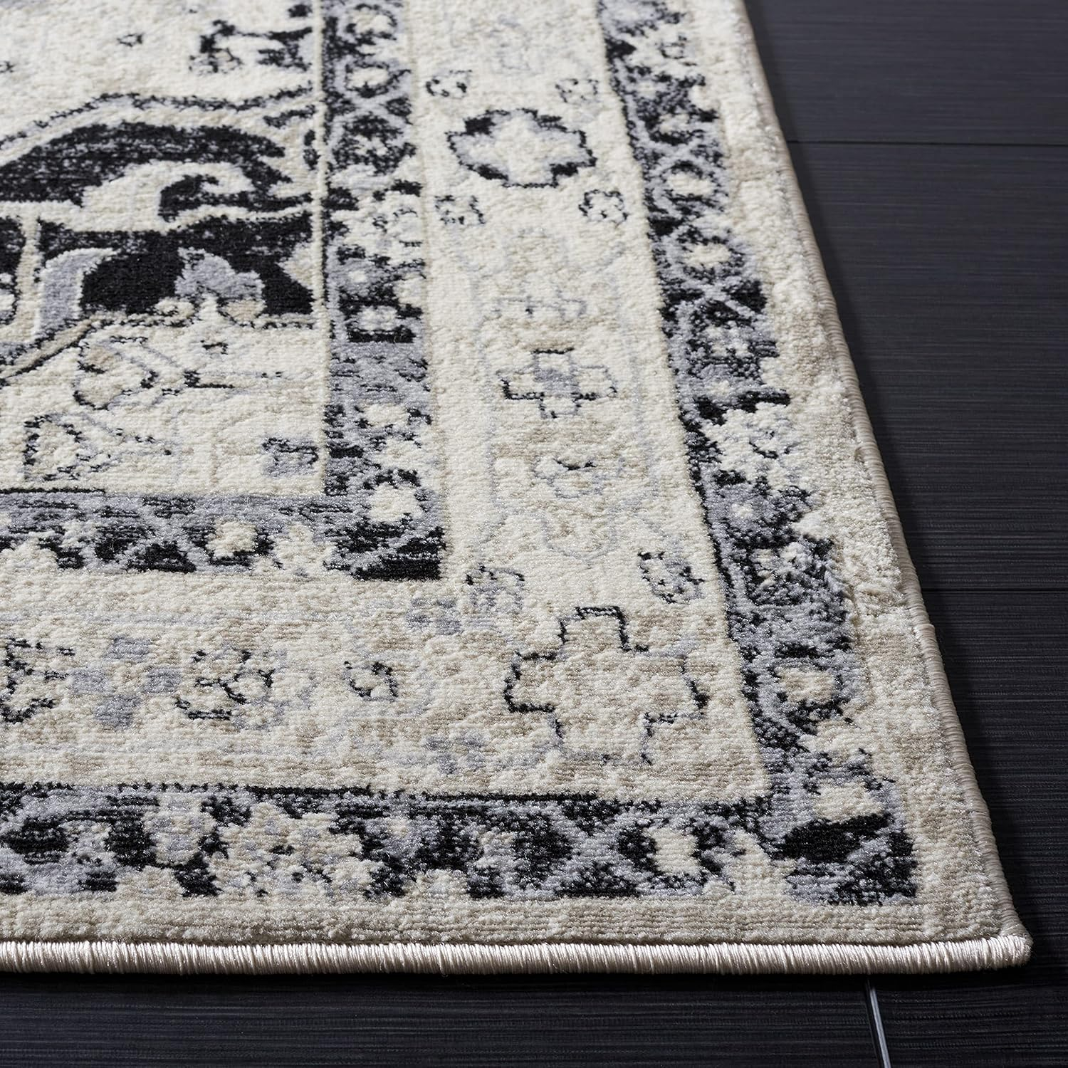 SAFAVIEH Brentwood Cedric Traditional Area Rug, 3' x 5', Ivory/Black