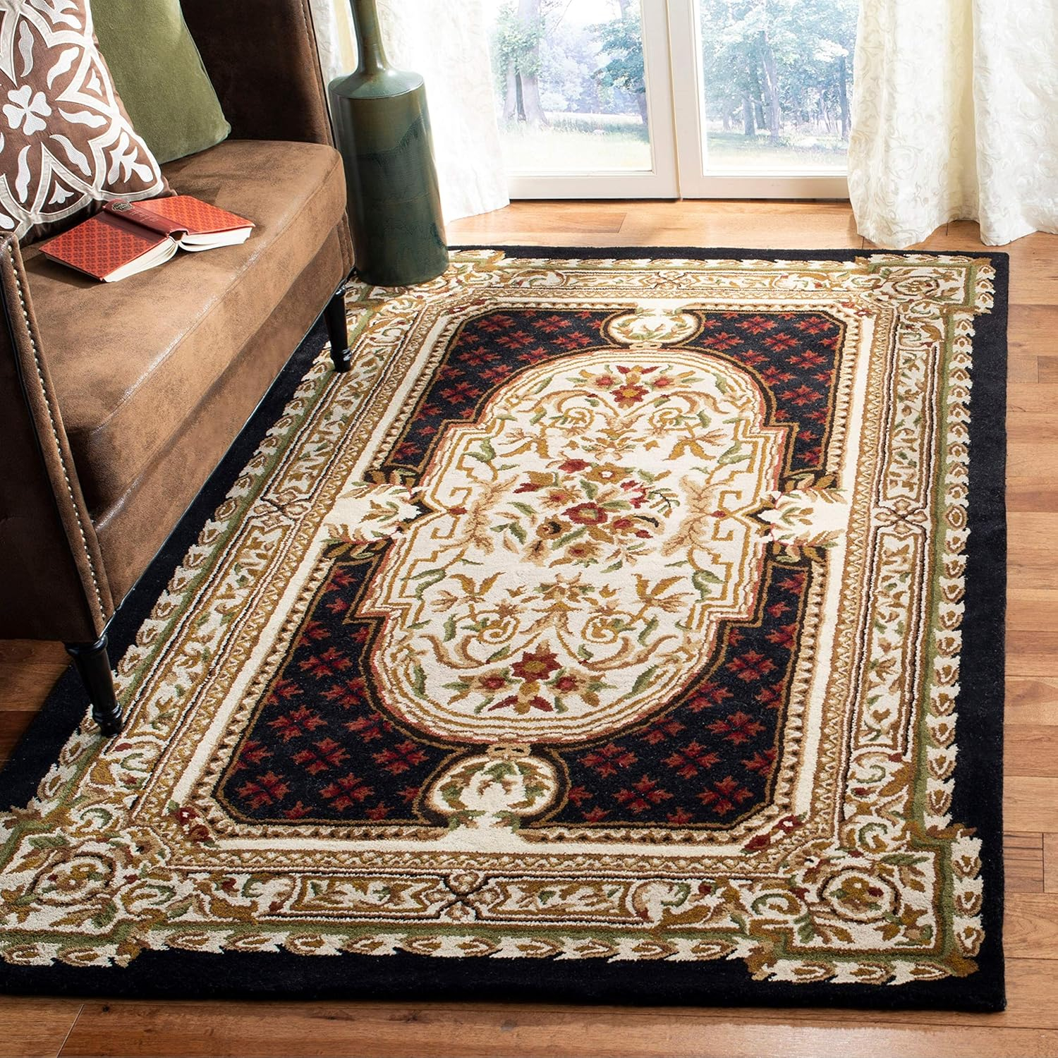 SAFAVIEH Classic Flanagan Oriental Wool Area Rug, Burgundy, 2'3" x 4'