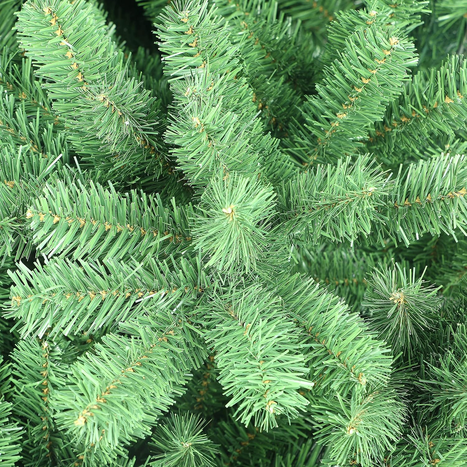 4.5' Vermont Spruce Artificial Christmas Tree with Stand, Green