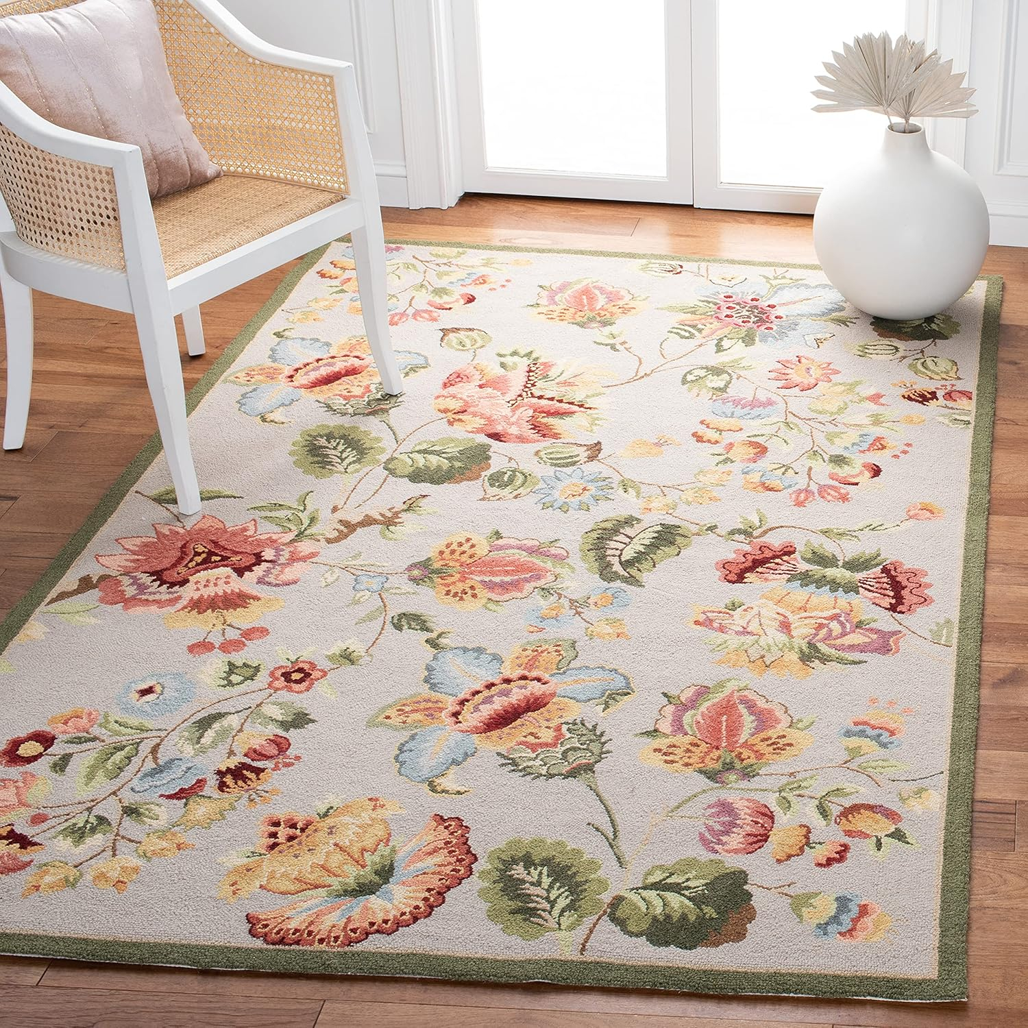 SAFAVIEH Chelsea Hayleigh Floral Wool Area Rug, Sage, 2'9" x 4'9"