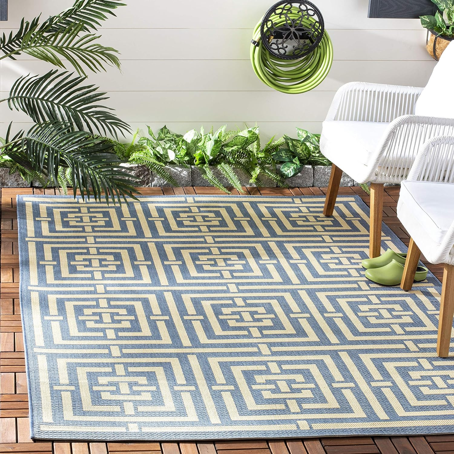 SAFAVIEH Courtyard Ariana Geometric Indoor/Outdoor Area Rug, 2'7" x 5', Blue/Bone