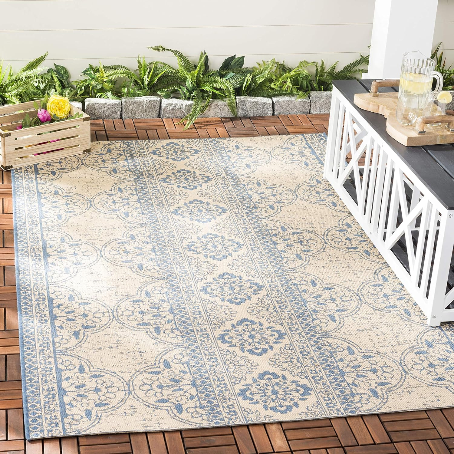 SAFAVIEH Beach House Kiaran Southwestern Indoor/Outdoor Area Rug Blue/Cream, 5'3" x 7'6"