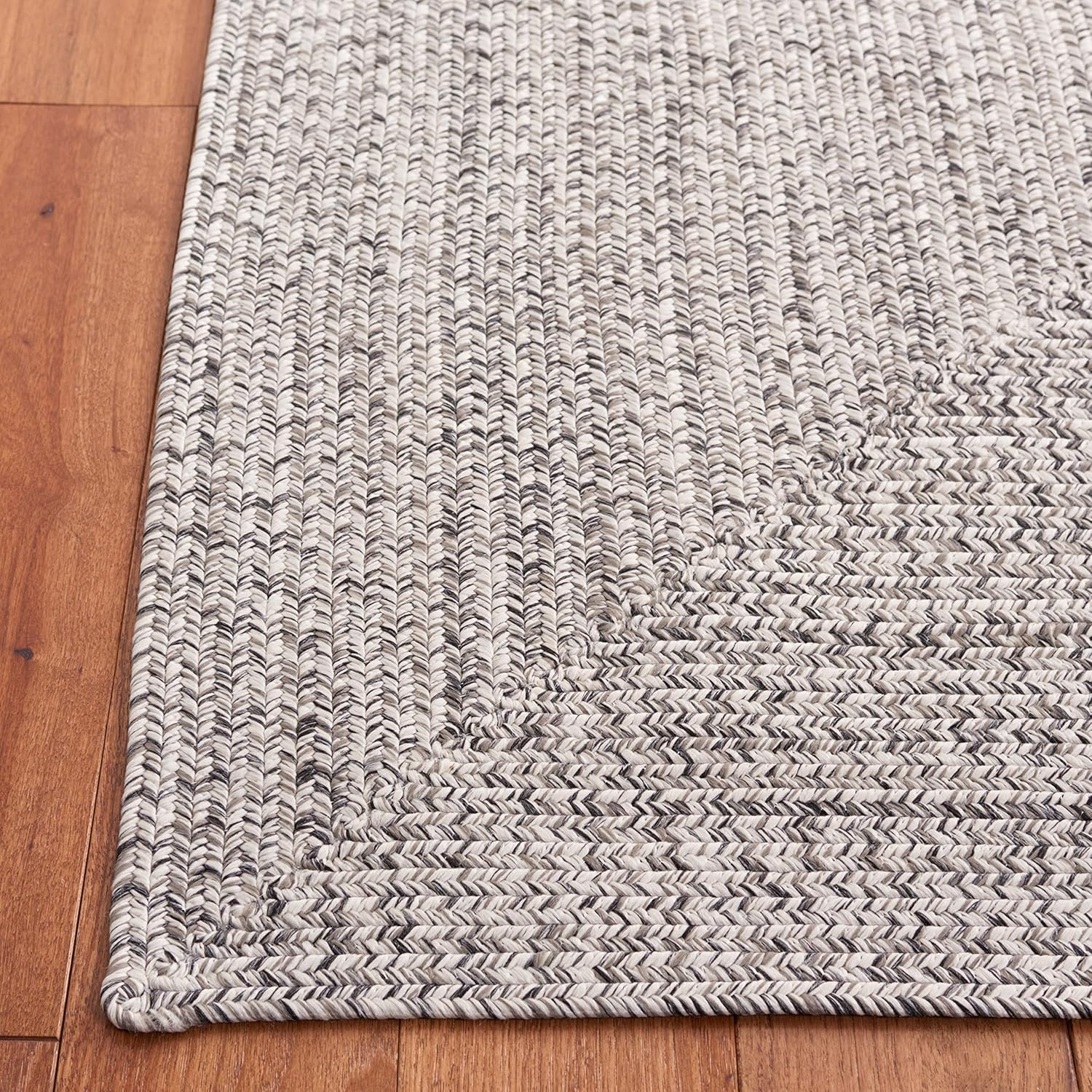 SAFAVIEH Braided Collection Area Rug - 5' x 8', Grey & Ivory, Handmade Farmhouse, Ideal for High Traffic Areas in Living Room, Bedroom (BRA201F)