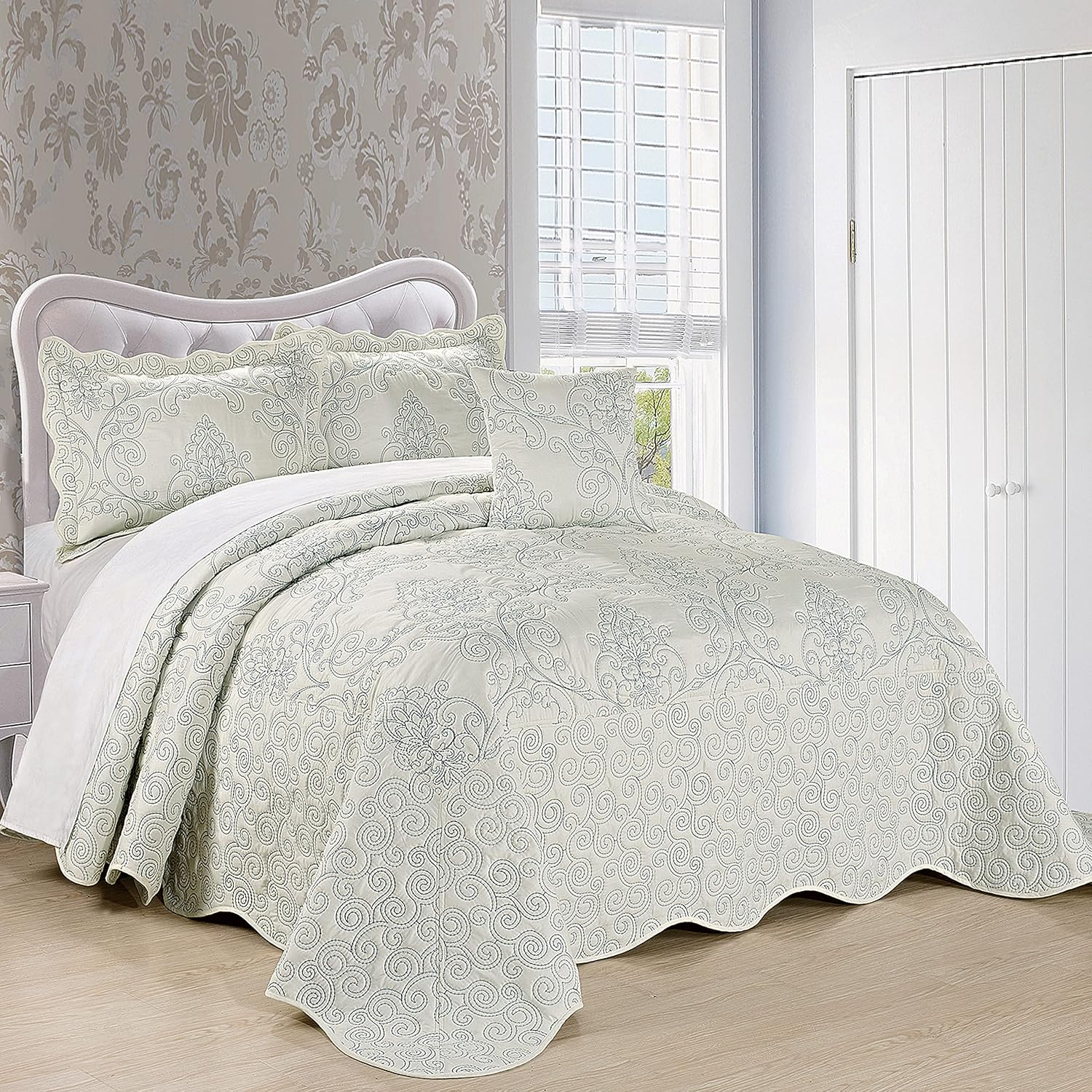 Home Soft Things 4-Piece Reversible Damask Embroidery Bedspread Set, Antique White, Oversized Queen 110"x120"