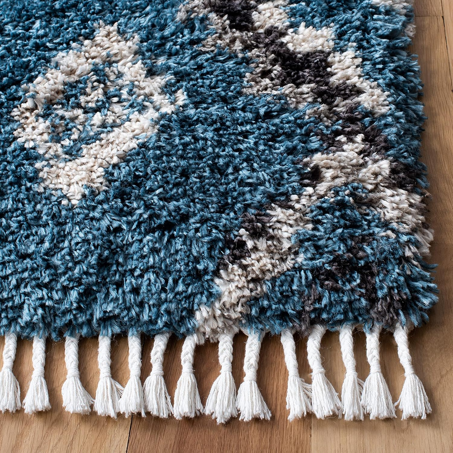 Blue Diamond 4' x 6' Synthetic Bohemian Area Rug