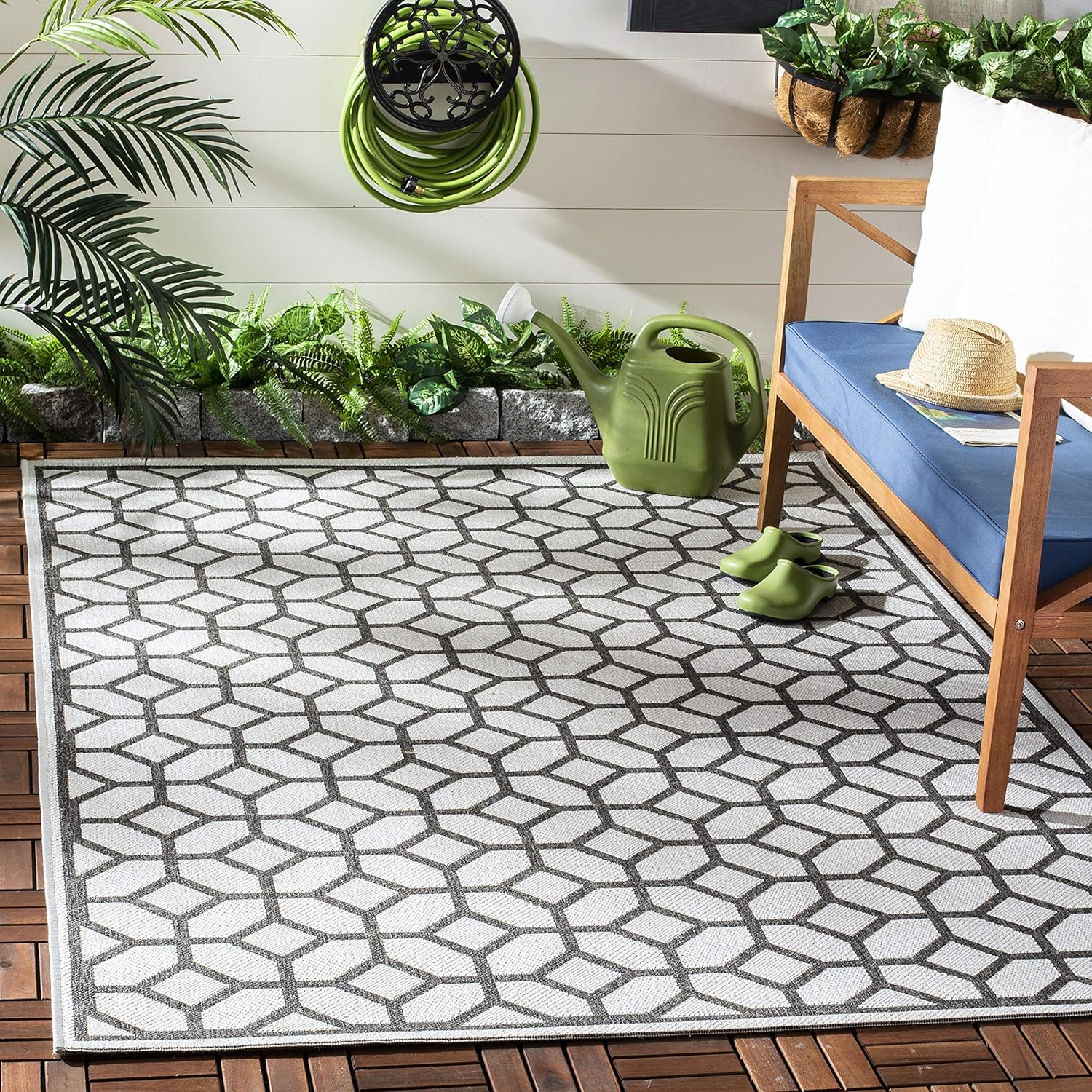 SAFAVIEH Beach House Theo Geometric Indoor/Outdoor Area Rug Light Grey/Charcoal, 5'3" x 7'6"