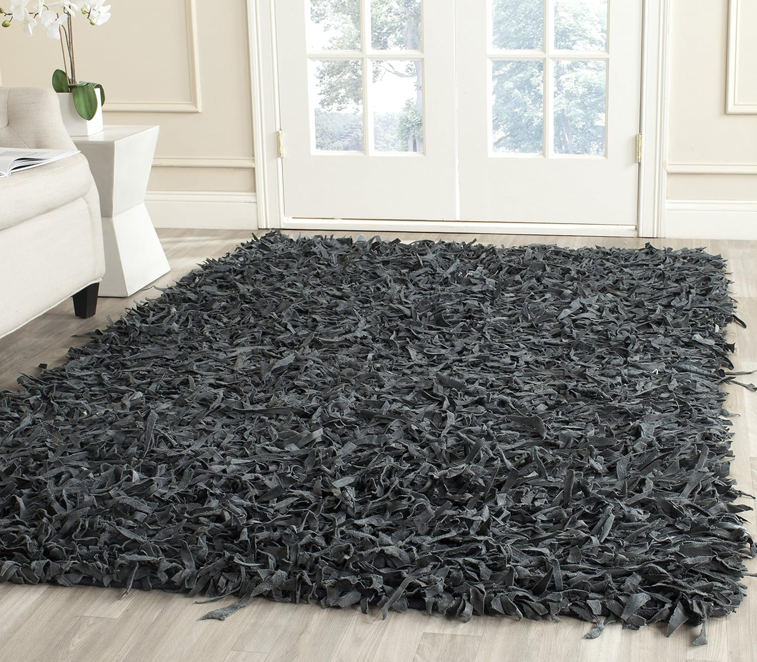 SAFAVIEH Leather Shag Collection Accent Rug - 4' x 6', Grey, Hand-Knotted Modern Leather, Ideal for High Traffic Areas in Entryway, Living Room, Bedroom (LSG511N)