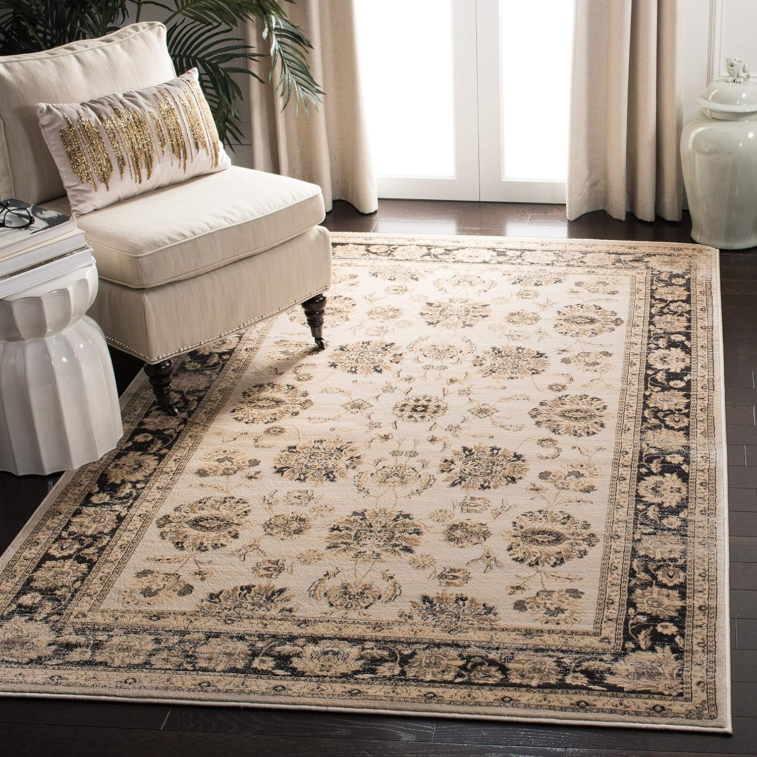 SAFAVIEH Vintage Jessamine Traditional Area Rug, Ivory/Black, 6'7" x 9'2"