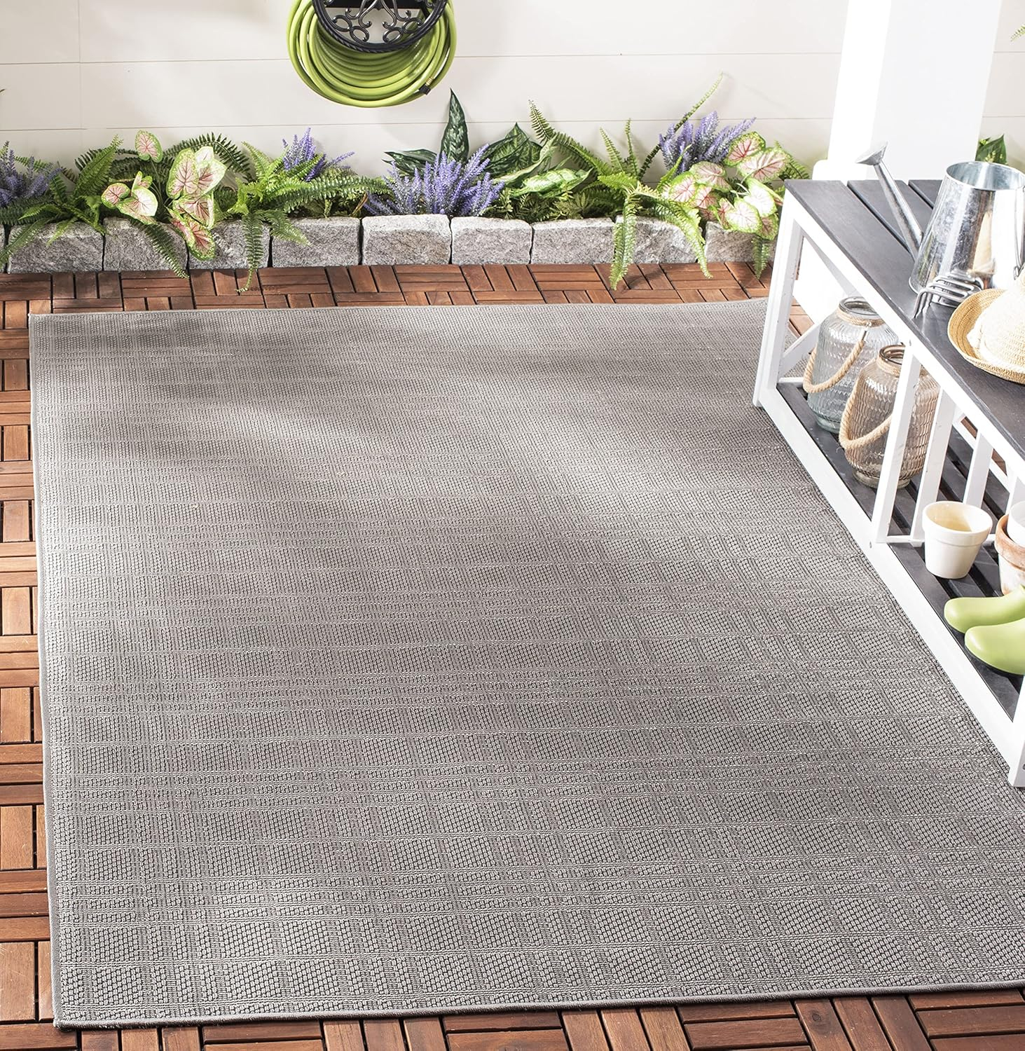 SAFAVIEH Bermuda Lavern Geometric Machine Washable Indoor/Outdoor Area Rug, Grey, 5'3" x 5'3" Square