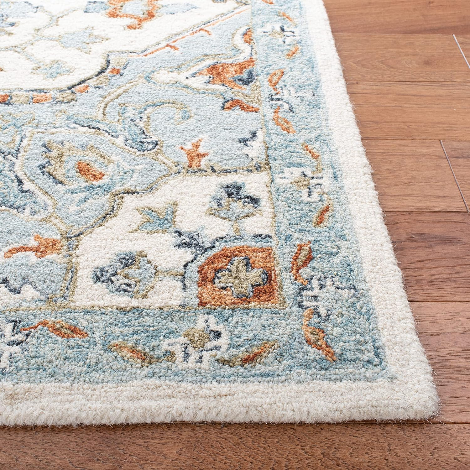 SAFAVIEH Heritage Collection Area Rug - 6' x 9', Ivory & Blue, Handmade Traditional Oriental Wool, Ideal for High Traffic Areas in Living Room, Bedroom (HG922A)